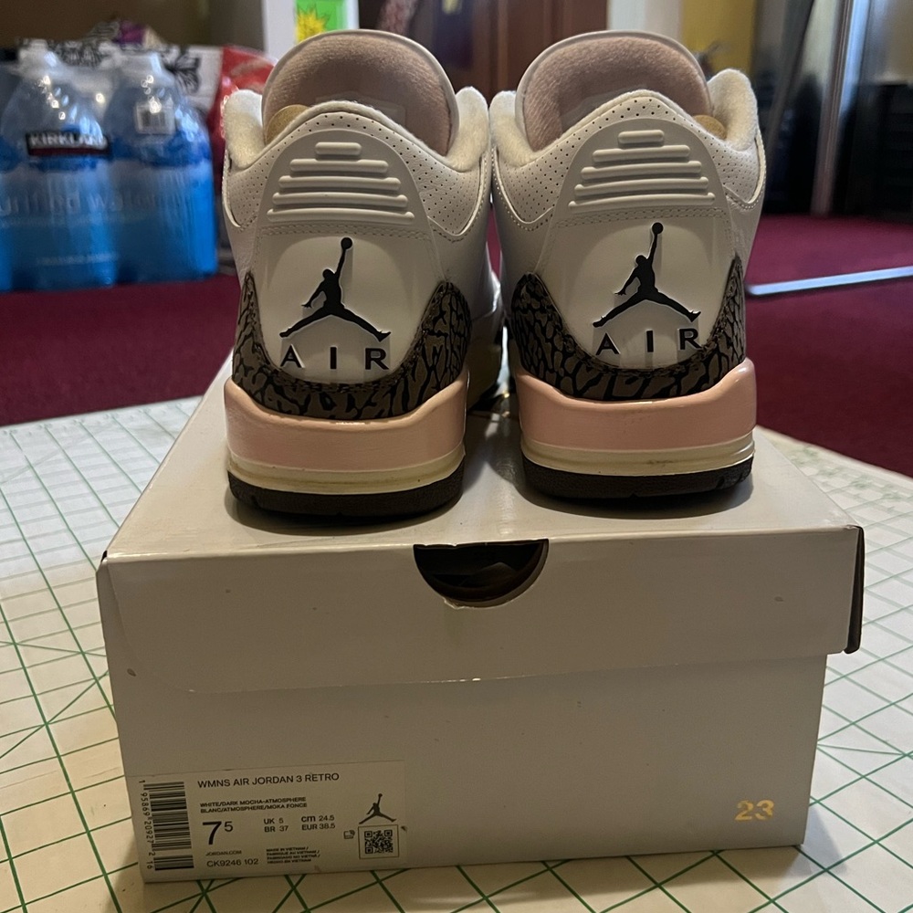 Jordan 3 Neapolitan 7.5 - Picture 4 of 5